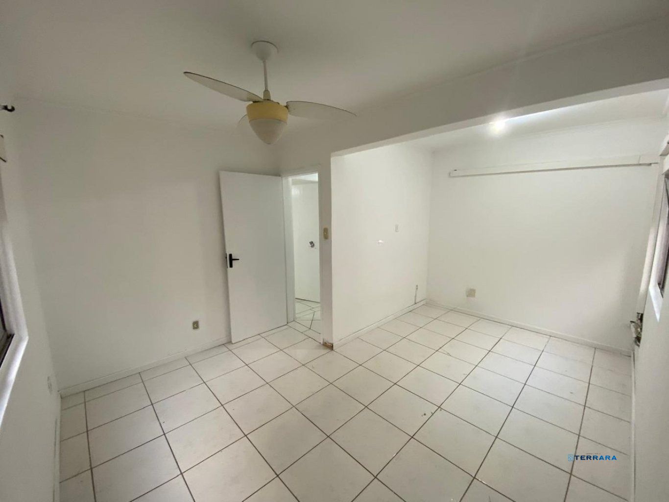 Apartamento de 2 dormitórios e duas vagas de garagem em Canoas.