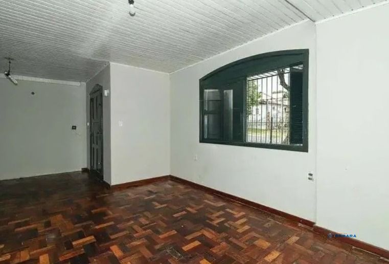 Casa de 3 quartos, 2 banheiros, 2 vagas no bairro Jardim Leopoldina