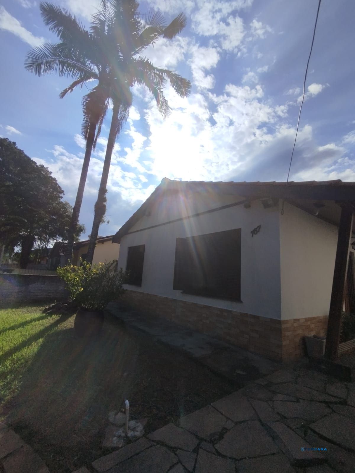 Casa de 4 dormitórios e 2 vagas de garagem em Canoas.