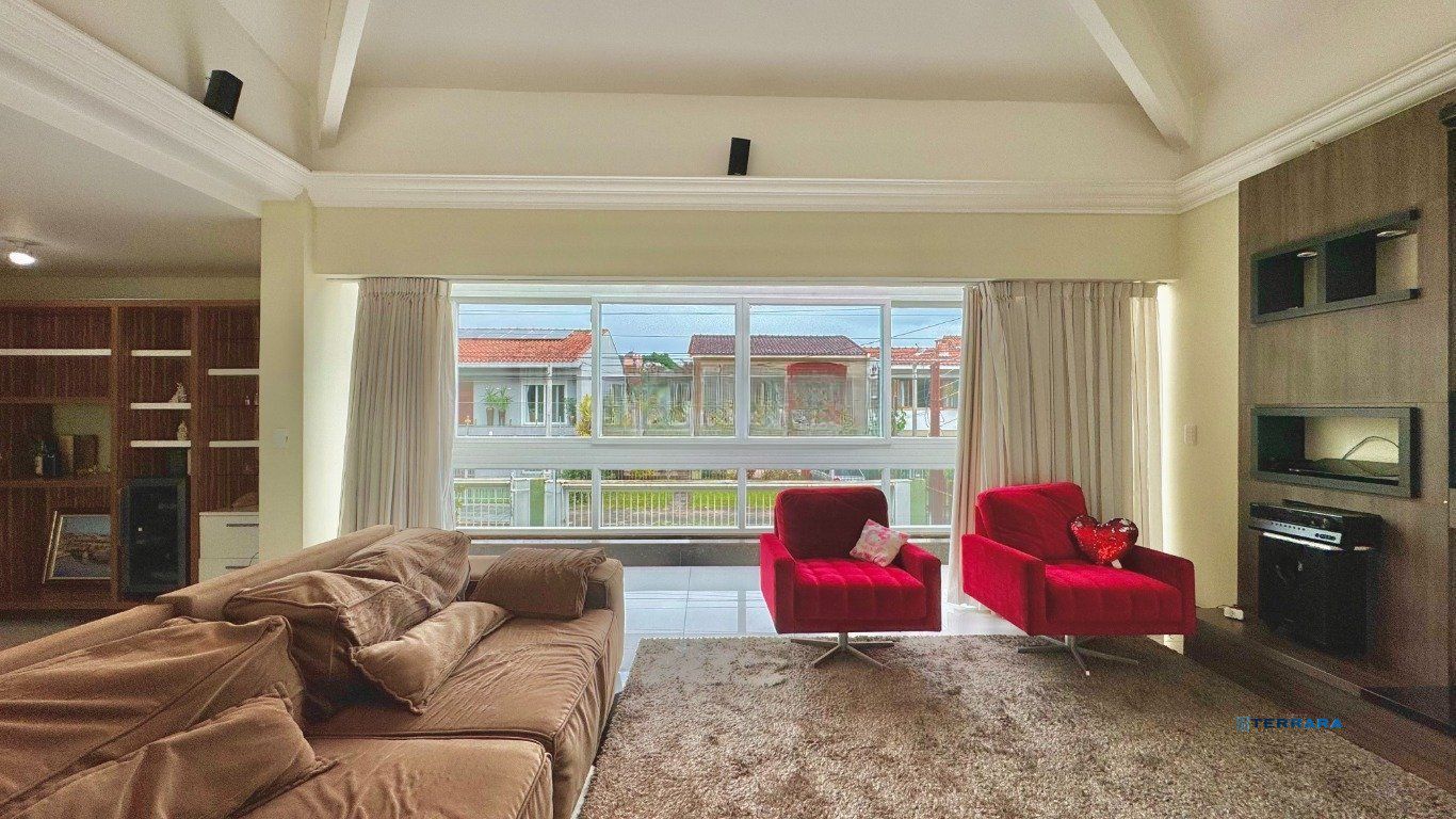 Casa com 4 Quartos, 3 suítes, 4 vagas e 600 m² privativos no Jardim Lindóia.