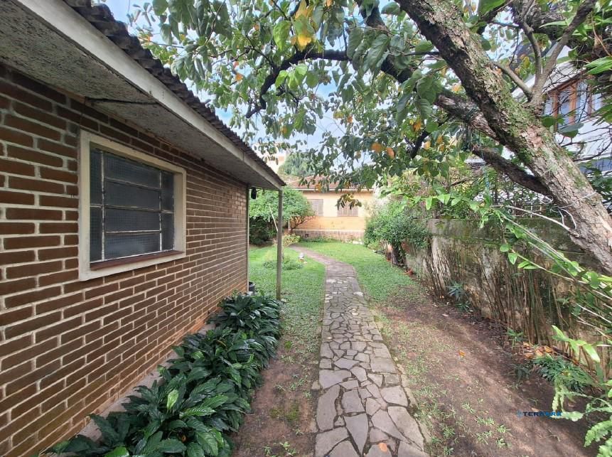 Casa com Terreno de 213m² na Azenha em Porto Alegre
