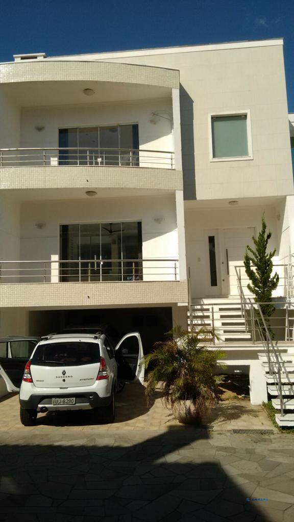 Casa em Condomínio com 3 quartos, 1 suíte e 288m² à venda no Ecoville.