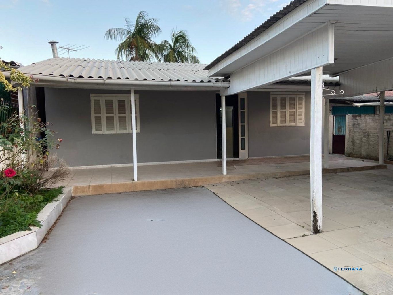 Casa de 2 dormitórios e 2 vaga de garagem em Vila Eunice Cachoeirinha.