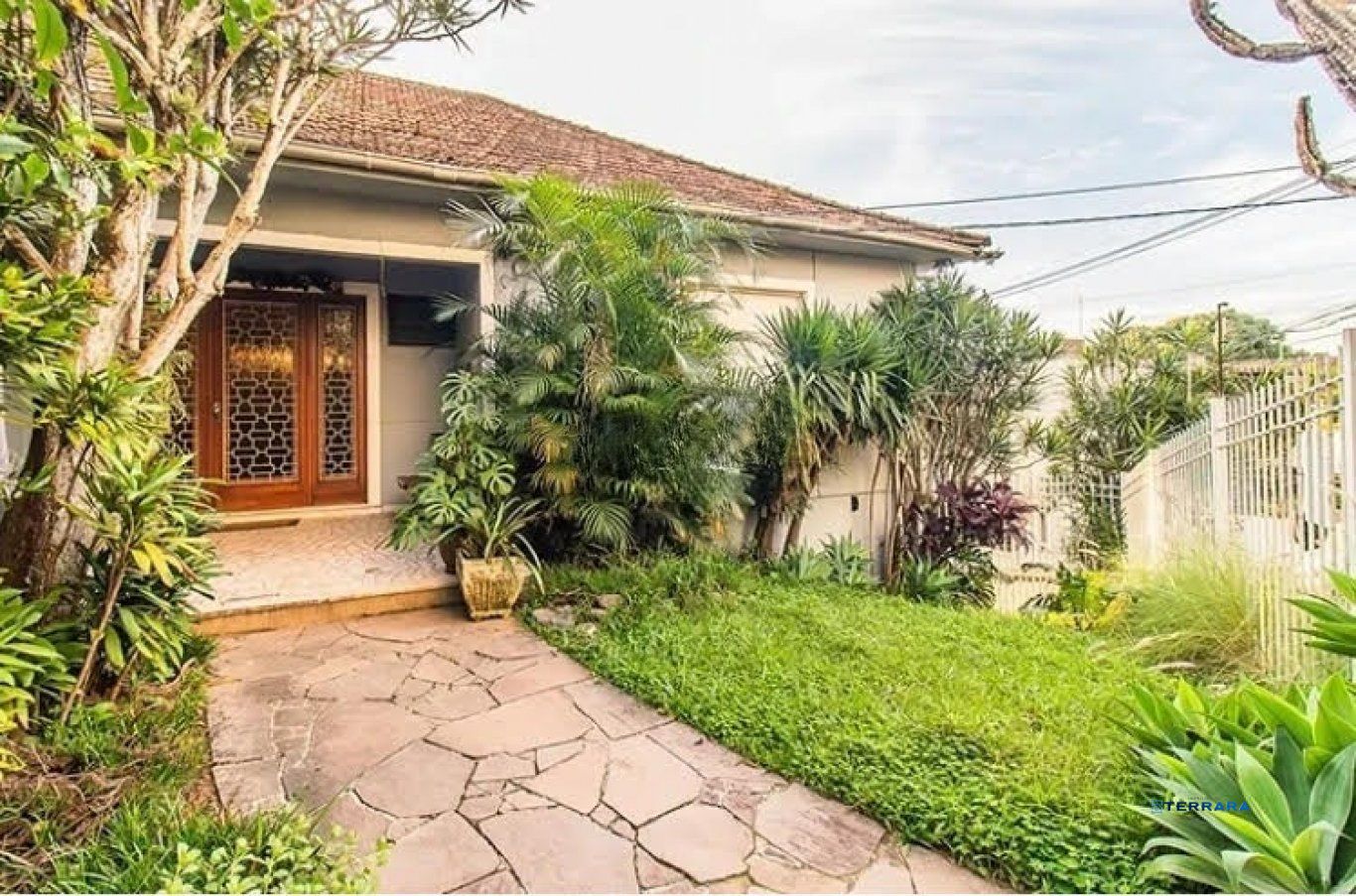 Casa com 3 quartos, 2 vagas e pátio no Bairro Higienópolis