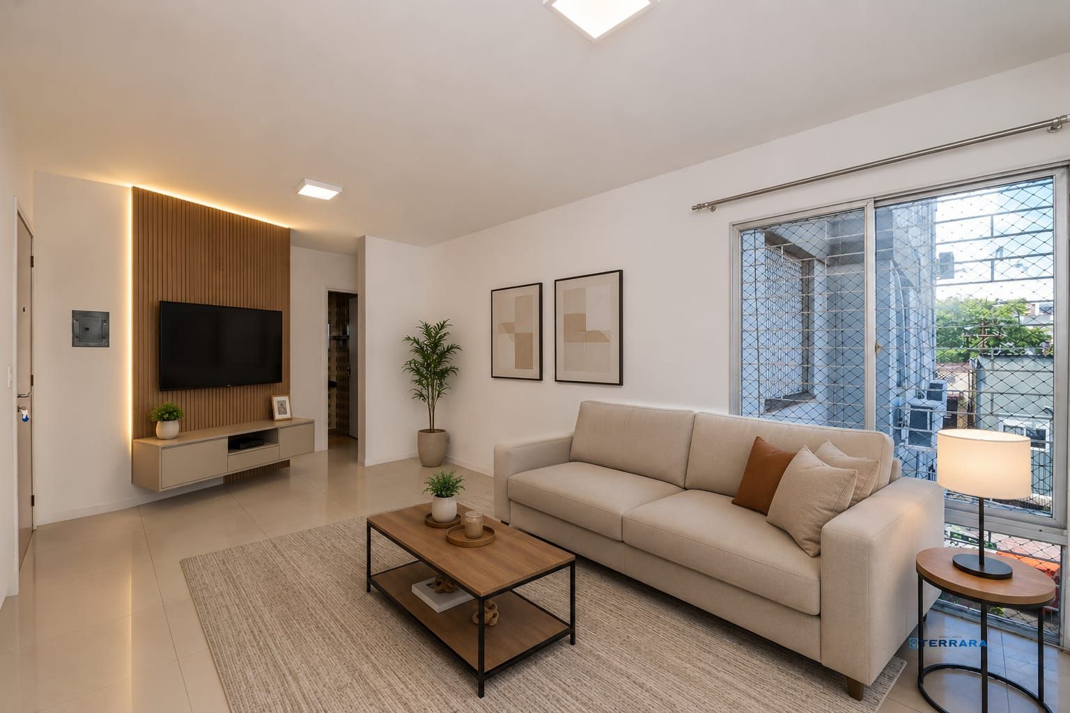 Apartamento com 2 quartos, 2 banheiros e 1 vaga no bairro Azenha.