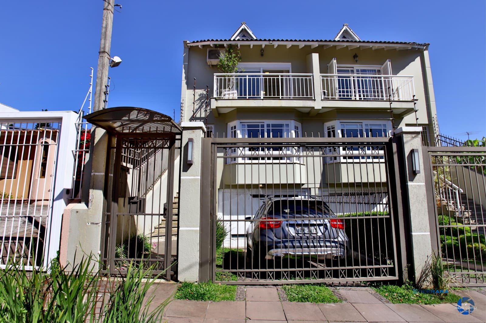 Casa com 4 dormitórios no Bairro Chácara das Pedras
