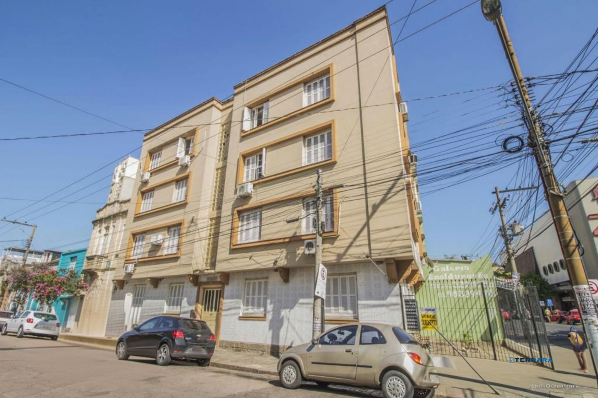 Aoartamento térreo de 2 quartos, 2 banheiros no bairro Cidade Baixa.