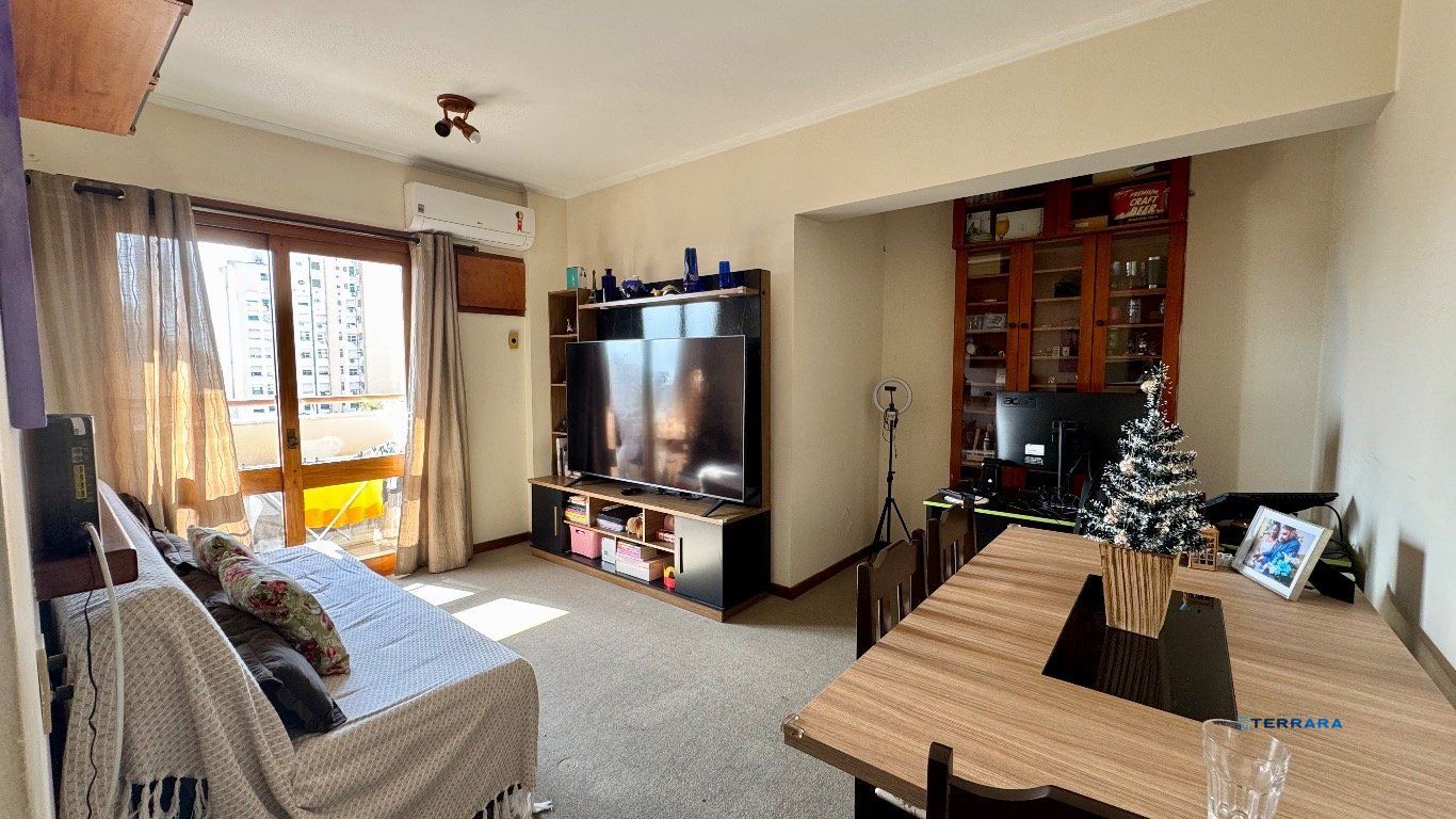 Apartamento de 1 quarto, sacada, 1 vaga e elevador no bairro Independência