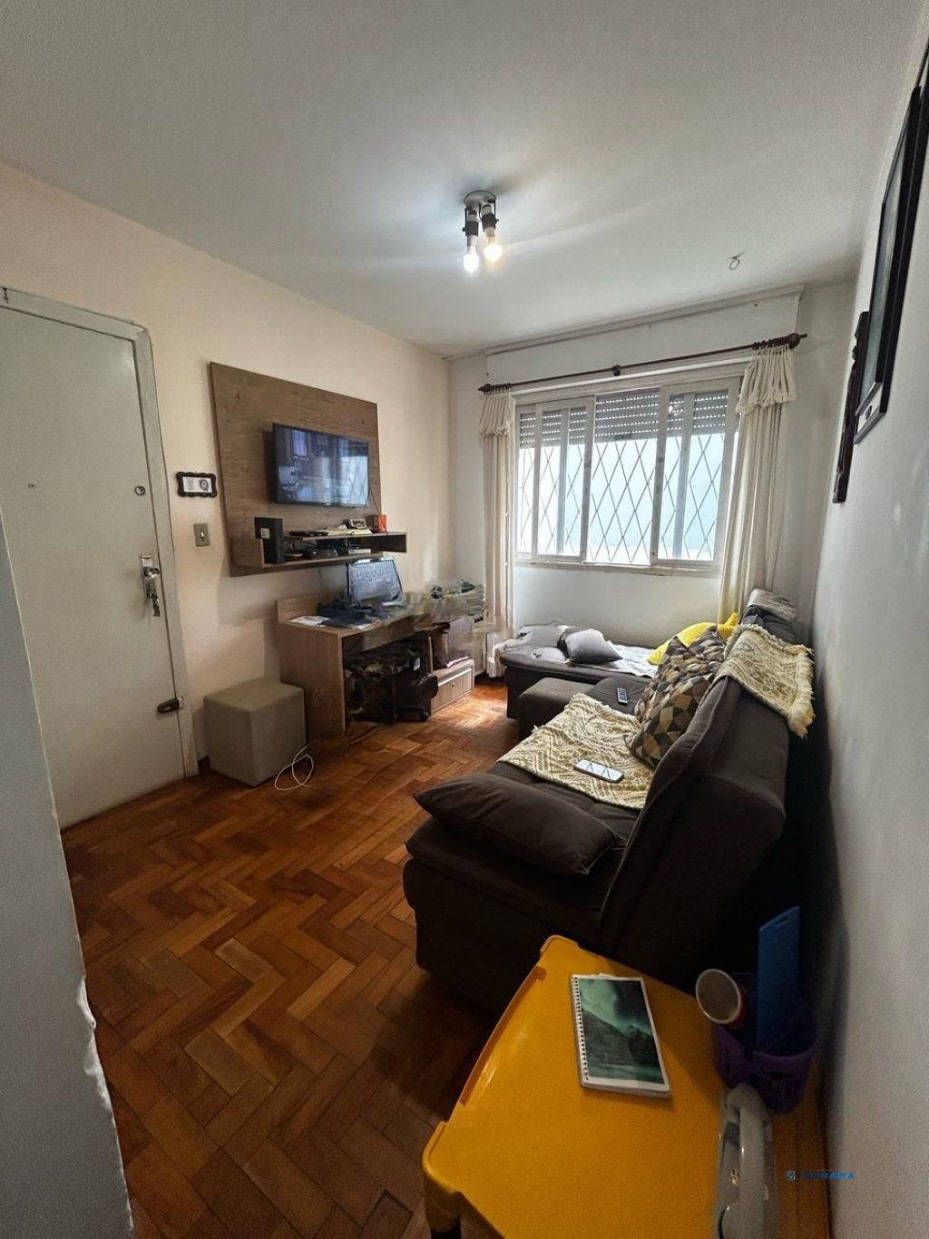 Apartamento à venda terreo com pátio e 2 dormitórios no bairro Menino Deus