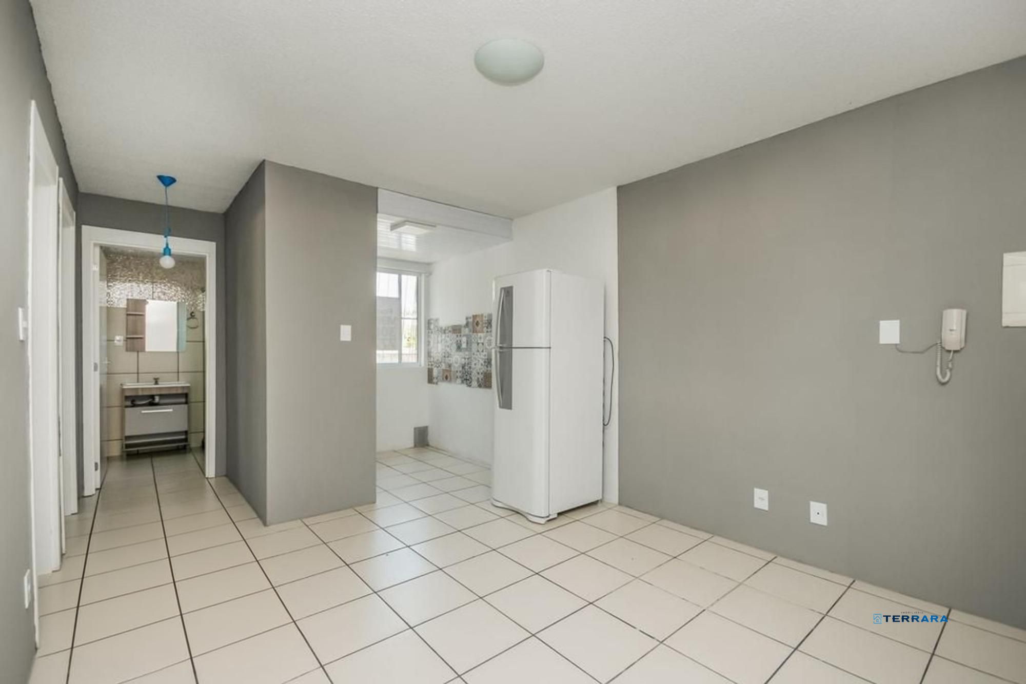 Apartamento térreo de 2 quartos, portaria 24 horas no bairro Glória.