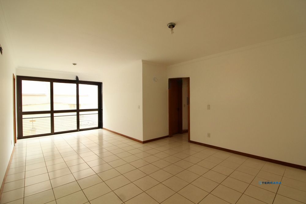 Apartamento com 2 quartos, 1 suíte e 1 vaga e elevador no Bairro Bom Fim.
