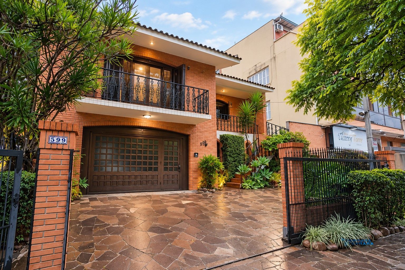 Casa à venda com 280m², 4 quartos e 2 vagas no bairro Auxiliadora