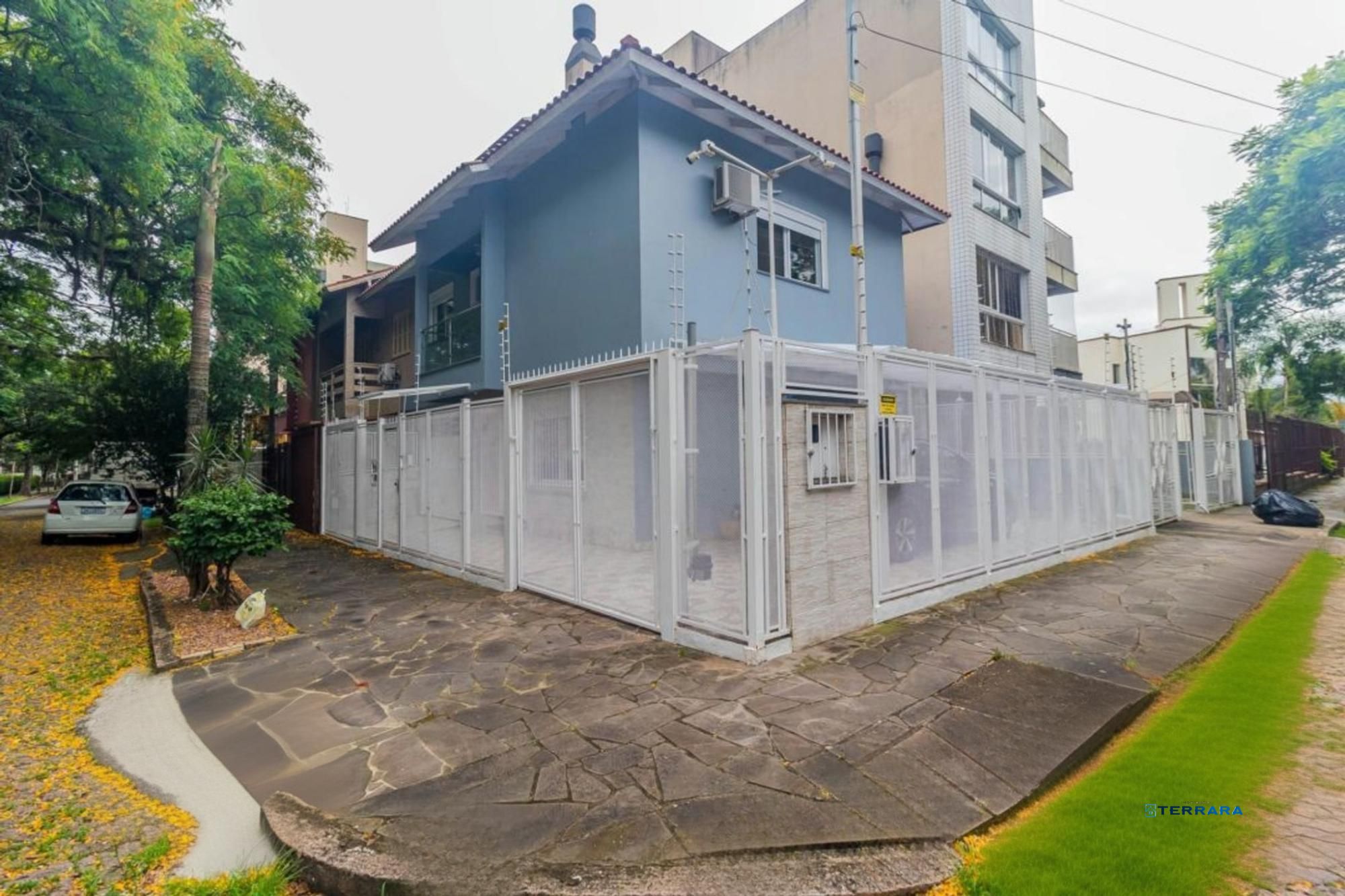 Casa com 3 dormitórios e 4 vagas no Bairro Vila Ipiranga