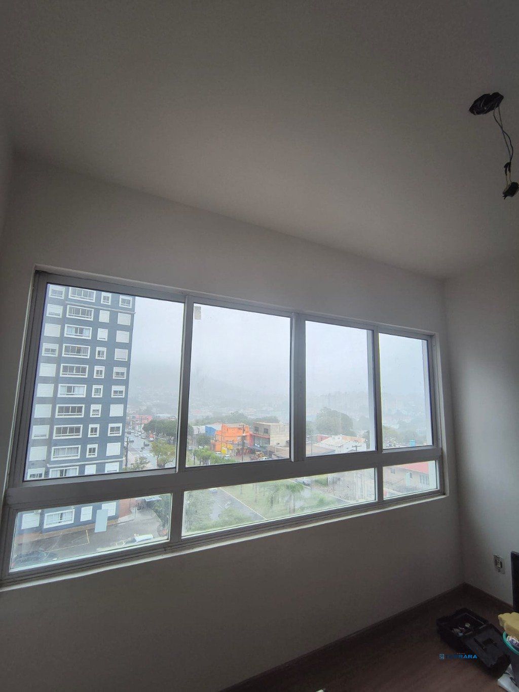 Apartamento de 2 quartos, elevador e 1 vaga no bairro Jardim Leopoldina.