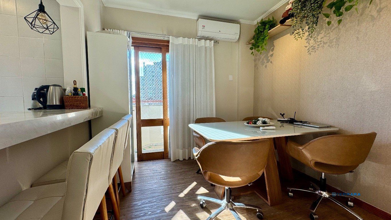 Apartamento de 1 quarto, sacada, 1 vaga, elevador no bairro Independência.