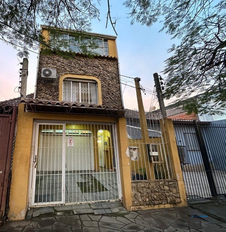 Casa com 2 quartos, churrasqueira e 2 vagas no bairro São Geraldo