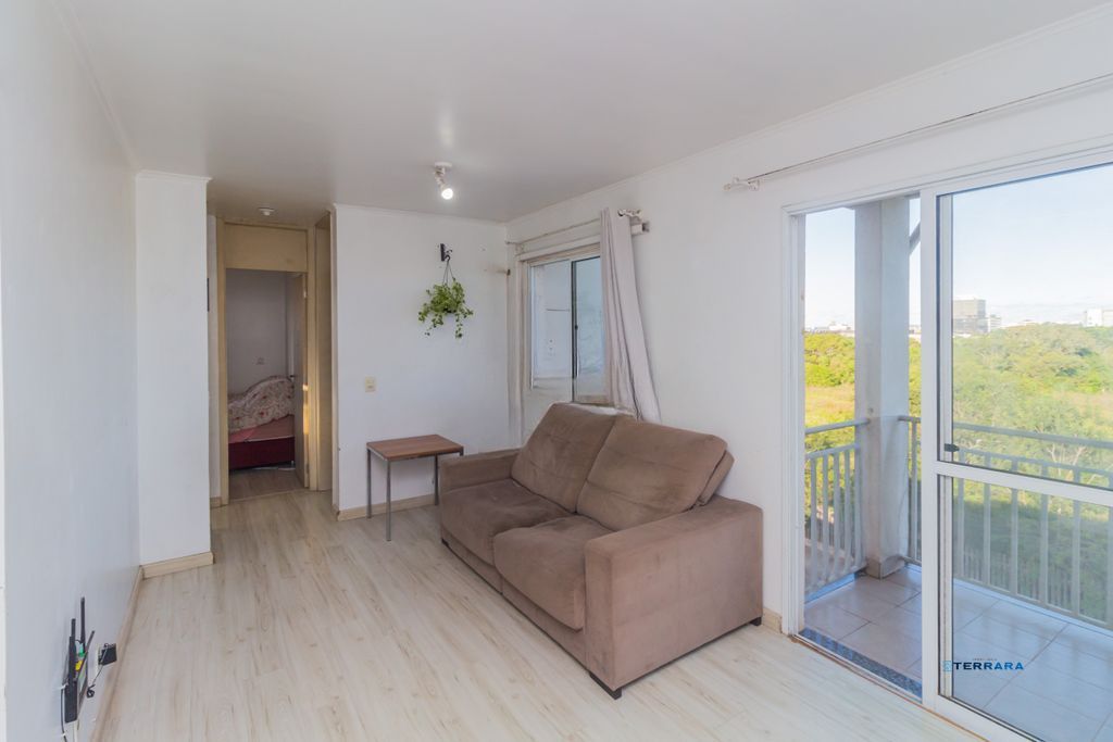 Apartamento com 2 dormitórios e 1 vaga de garagem no Bairro Humaitá