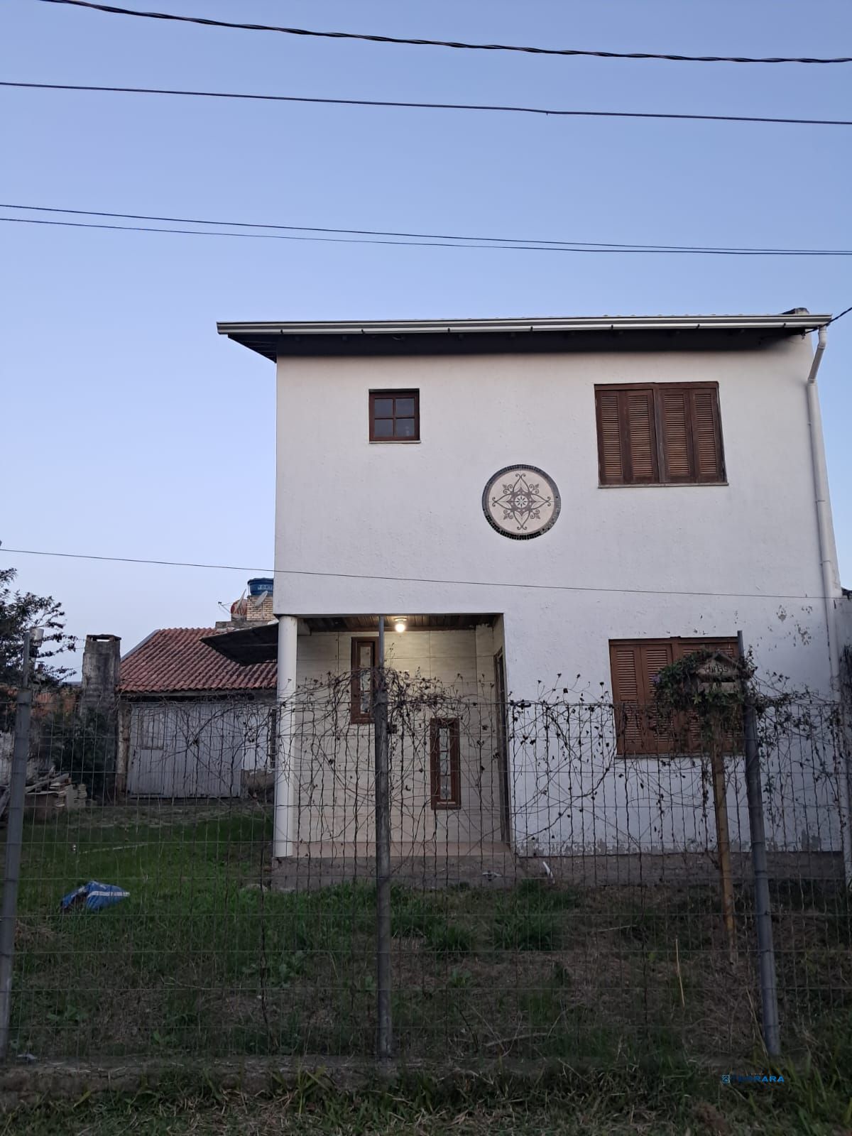 Sobrado de 2 quartos, suíte e 2 vagas no bairro Ponta Grossa.