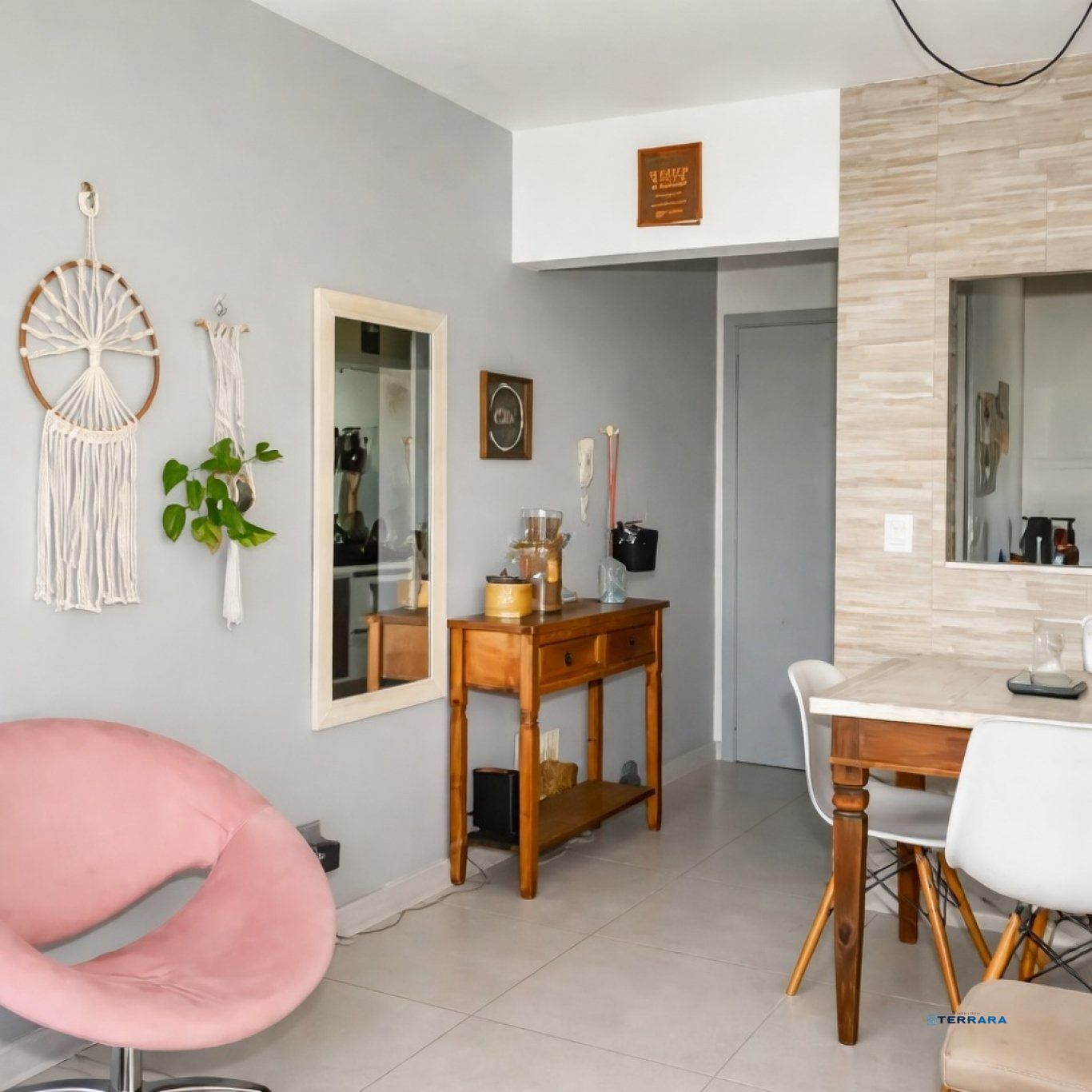 Apartamento de 2 quartos no bairro Jardim Carvalho Porto Alegre.