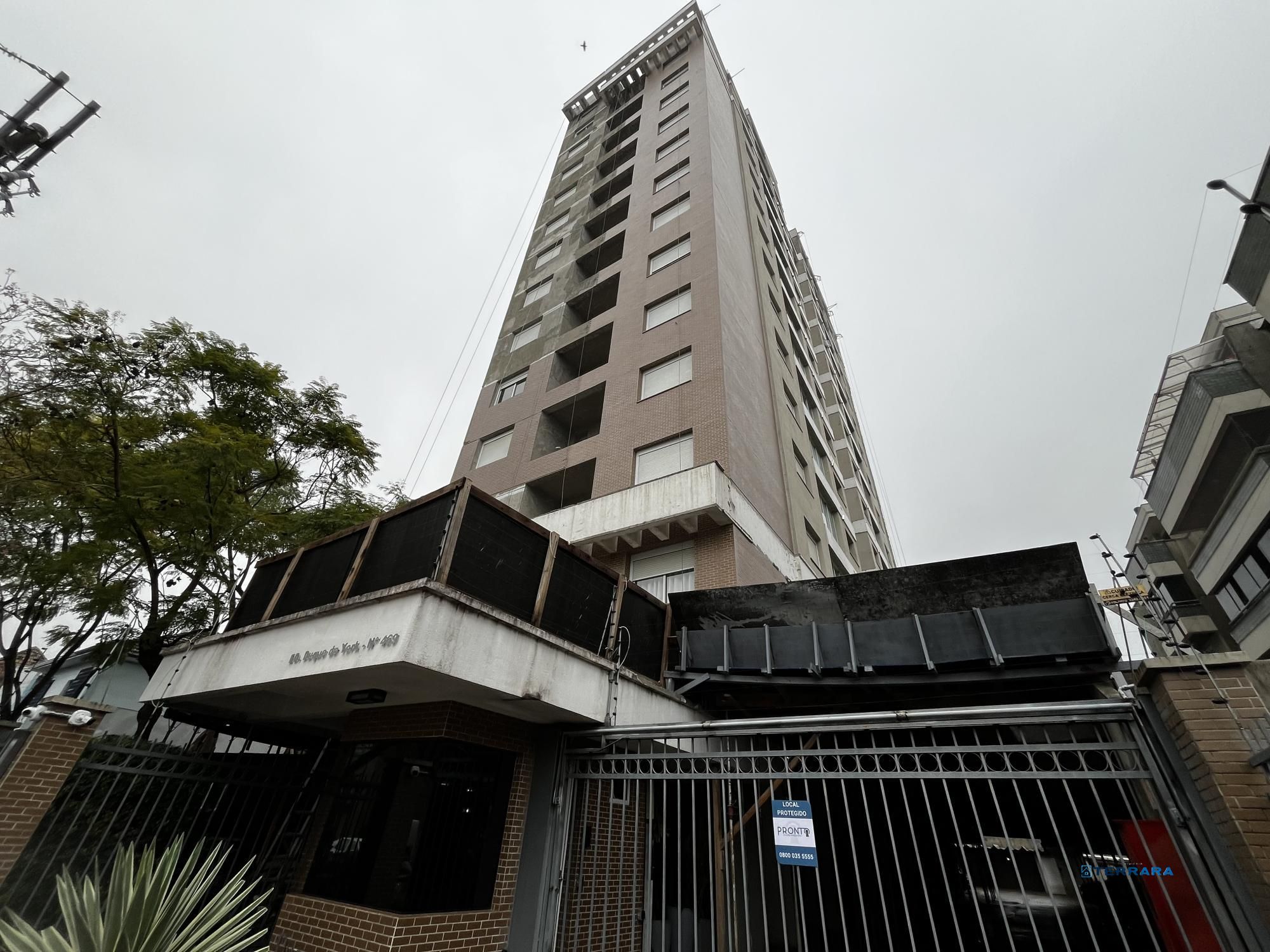 Apartamento de 2 quartos, suíte e 1 vaga de garagem no bairro Santana em POA/RS