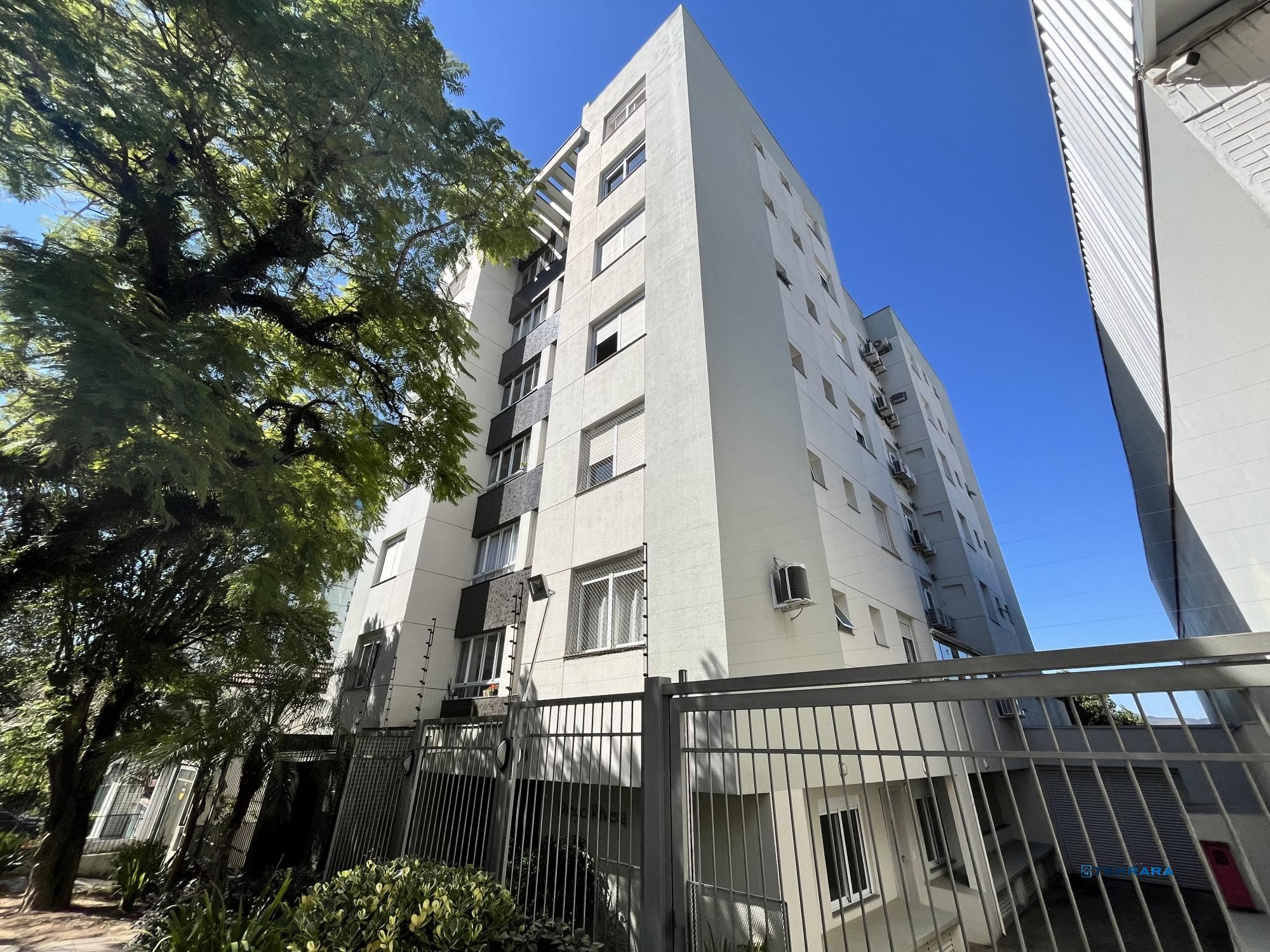 Apartamento de dois quartos, suíte e uma vaga de garagem no bairro Petrópolis