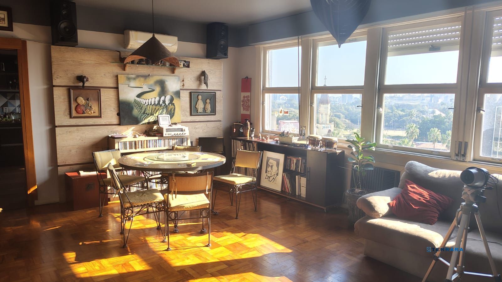 Apartamento de 3 dormitórios, andar alto, 3 banheiros, elevador em Porto Alegre-RS