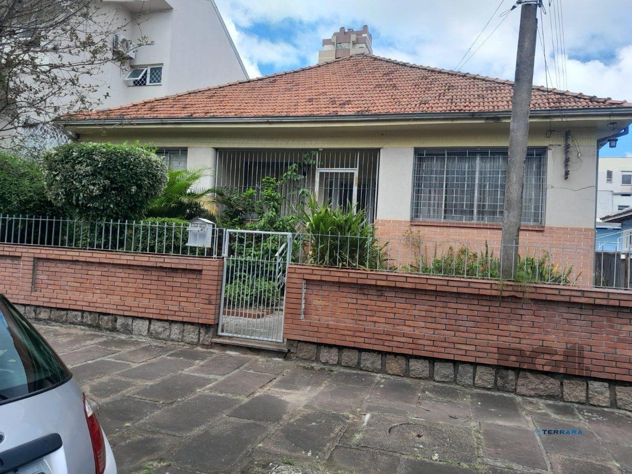 Casa de 5vquartos e 3 vagas de garagem no bairro Santana em Porto Alegre