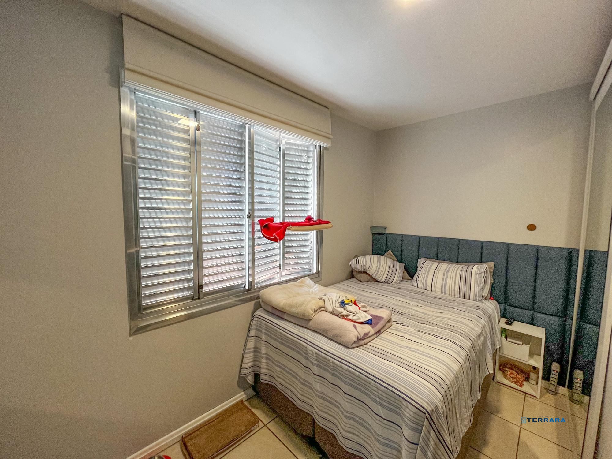 Apartamento de dois quartos no bairro Passo da Areia em Porto Alegre