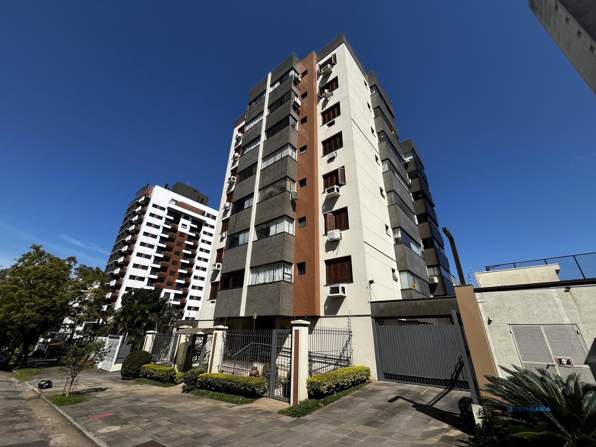 Apartamento de 2 quartos, suíte, sacada com churrasqueira e 2 vagas lado a lado