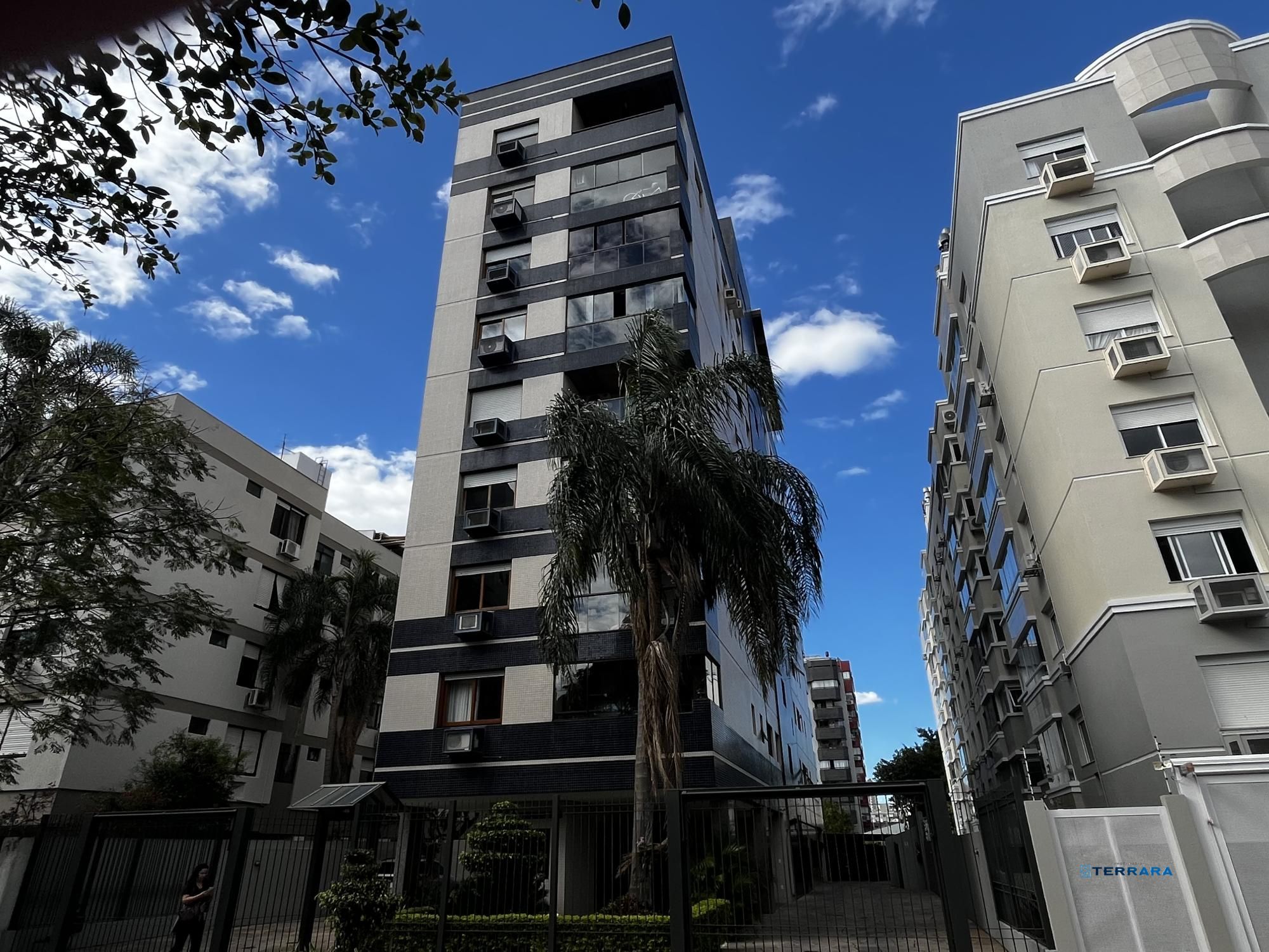 Cobertura com 3 suítes, gabinete, dependencia de empregada e 2 vagas Santana POA