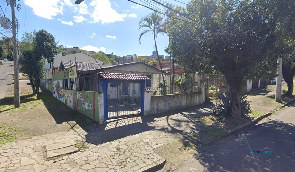 Casa de esquina no bairro Teresópolis