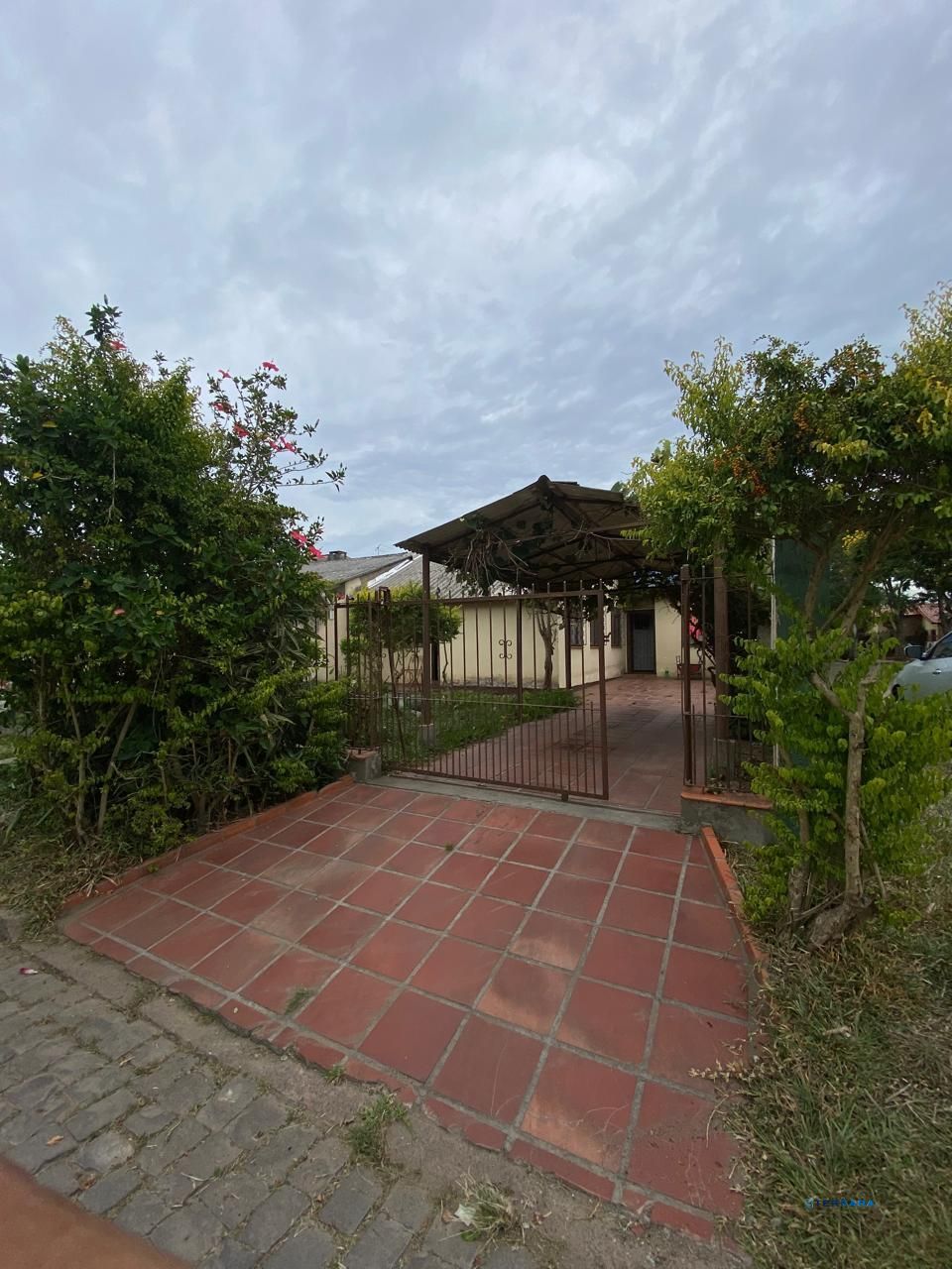 Ótima casa no bairro restinga de 4 dormitórios