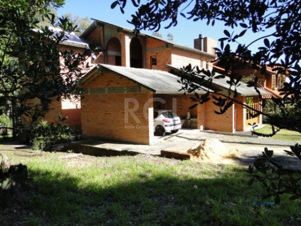 Casa Condominio para Venda - 480m², 3 dormitórios, sendo 2 suites, 2 vagas - Elsa