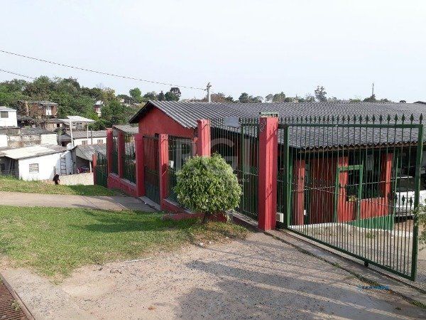 Casa para Venda - 150m², 5 dormitórios, 3 vagas - intersul