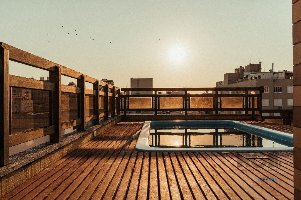 Vende-se cobertura 3 quartos com suíte e 2 vagas - 333m² - Mont Serrat totalmente atualizada, desocupada