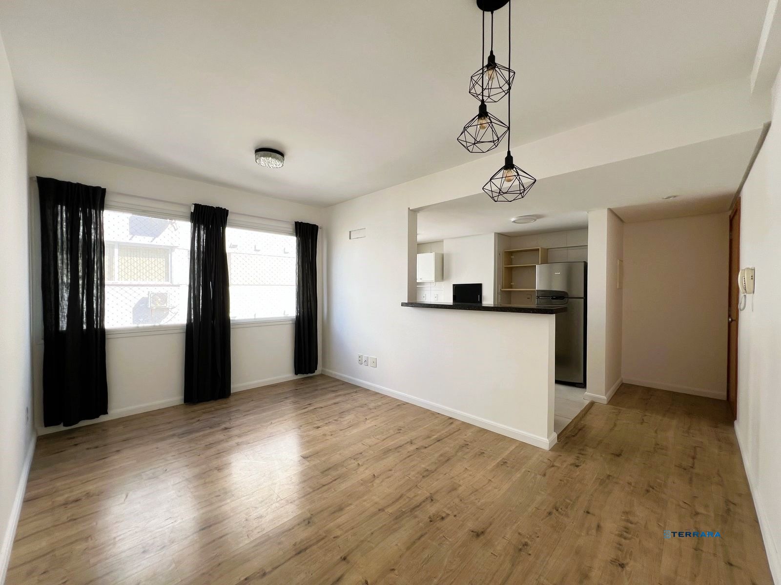Apartamento 2 dormitórios a venda em localização privilegiada em Porto Alegre