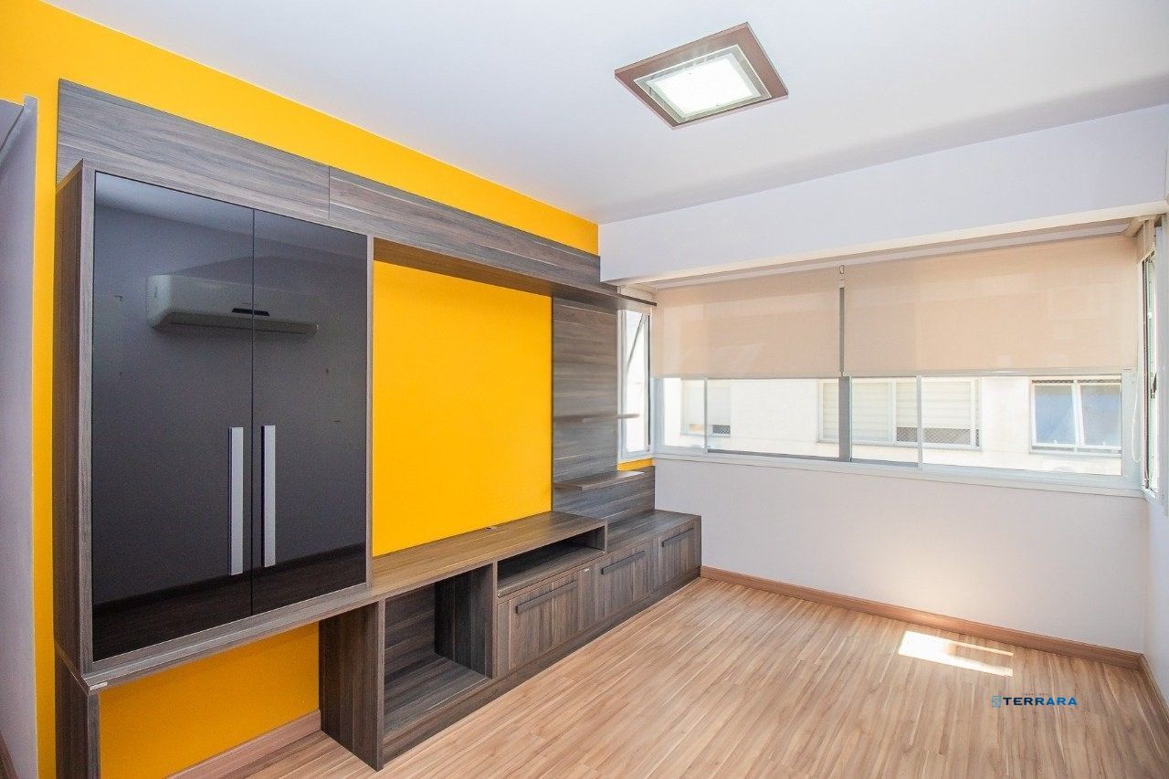 Apartamento com 70m², 2 dormitórios, 1 suíte, 1 vaga no bairro Higienópolis em Porto Alegre
