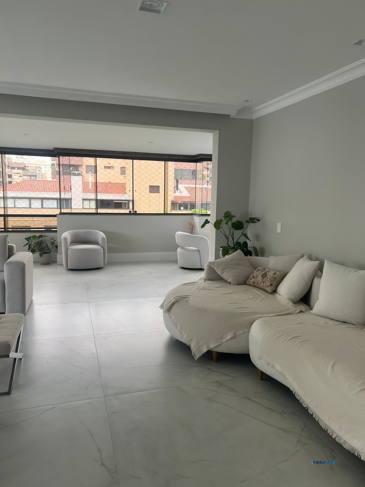 Vende-se apartamento com 4 suítes, 333m² e 3 vagas - Bela Vista