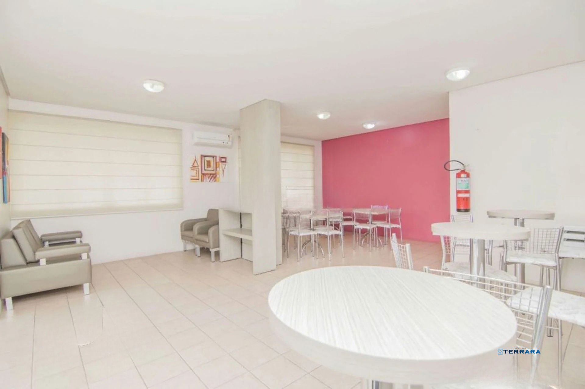 Vende-se apartamento com 2 quartos e 1 vaga – Chácara das Pedras