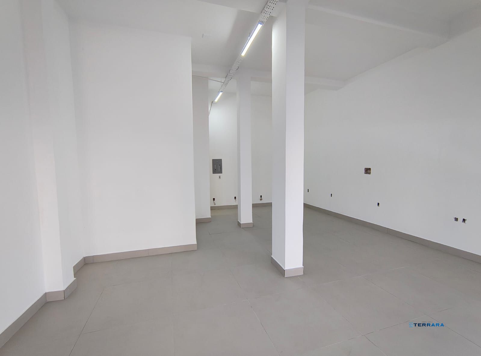 Loja, 1 sala, à venda, 100 m², Floresta - Porto Alegre — foto 2