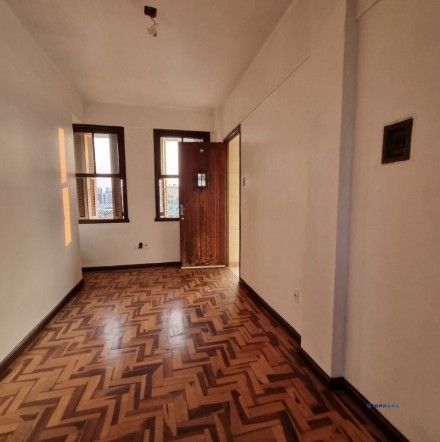 Apartamento de frente com 1 dormitório para venda no bairro Cidade Baixa em Porto Alegre/RS.