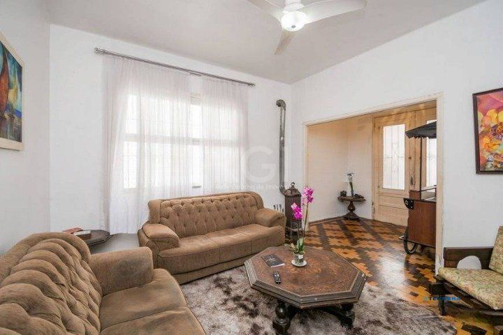 Casa para Venda - 290m², 3 dormitórios, 4 vagas - Santo Antonio