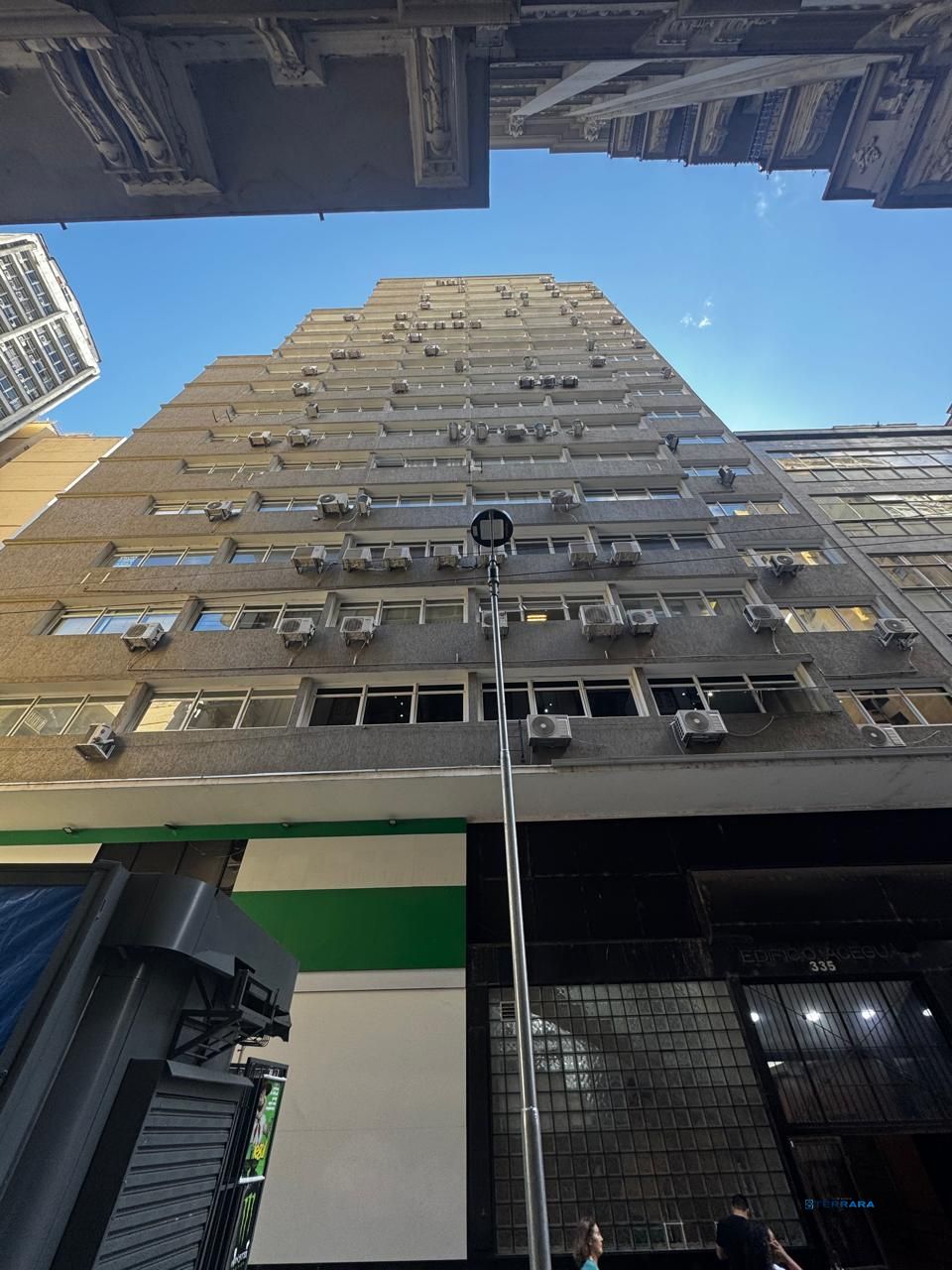 **Sala Comercial no Centro Histórico de Porto Alegre**