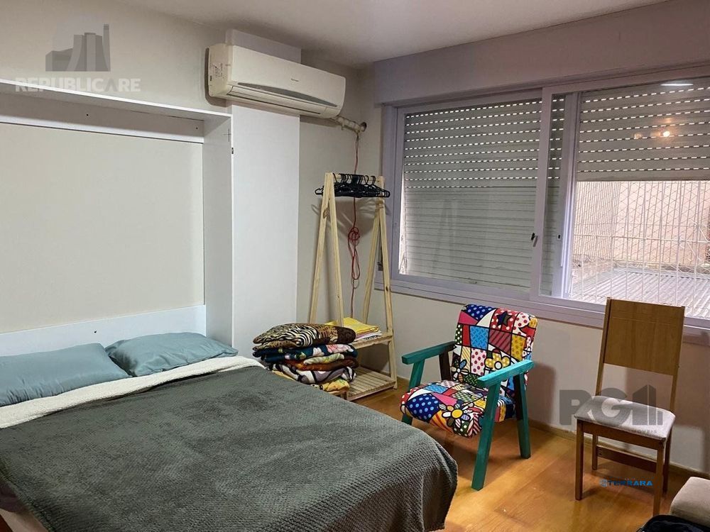 QUARTO-AR-CONDICIONADO-JANELA-AMPLA