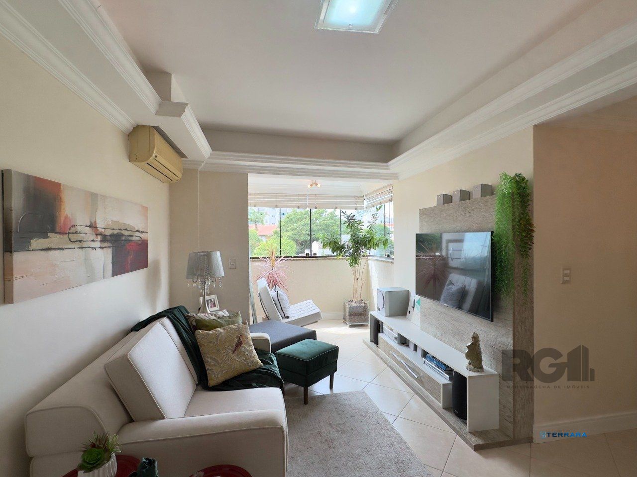APARTAMENTO 2 DORMITÓRIOS, DE FRENTE, COM VAGA DE GARAGEM NO JARDIM BOTÂNICO