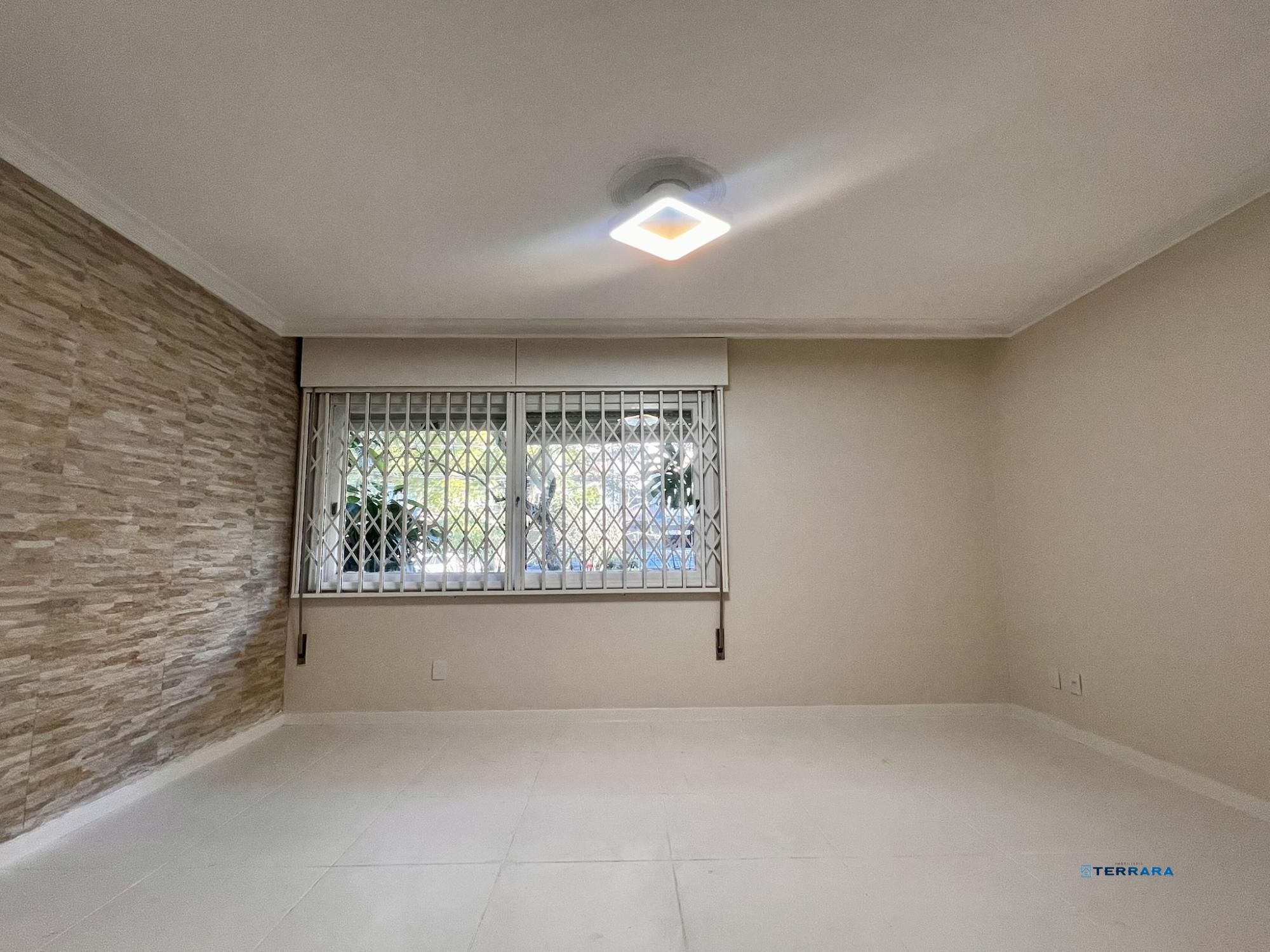 Apartamento térreo, 3 dormitórios com vaga de garagem
