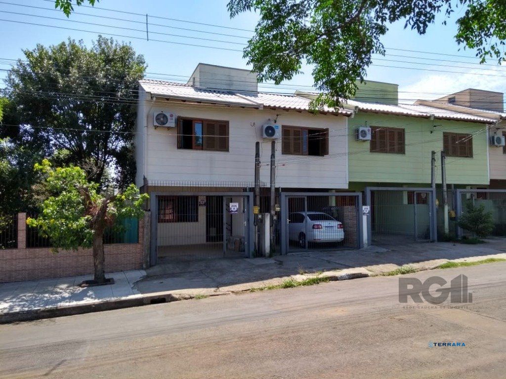 Amplo Sobrado 74 Metros Quadrados 2 dormitórios, Lavabo, vaga coberta, churrasqueira, Fátima, Cachoeirinha.