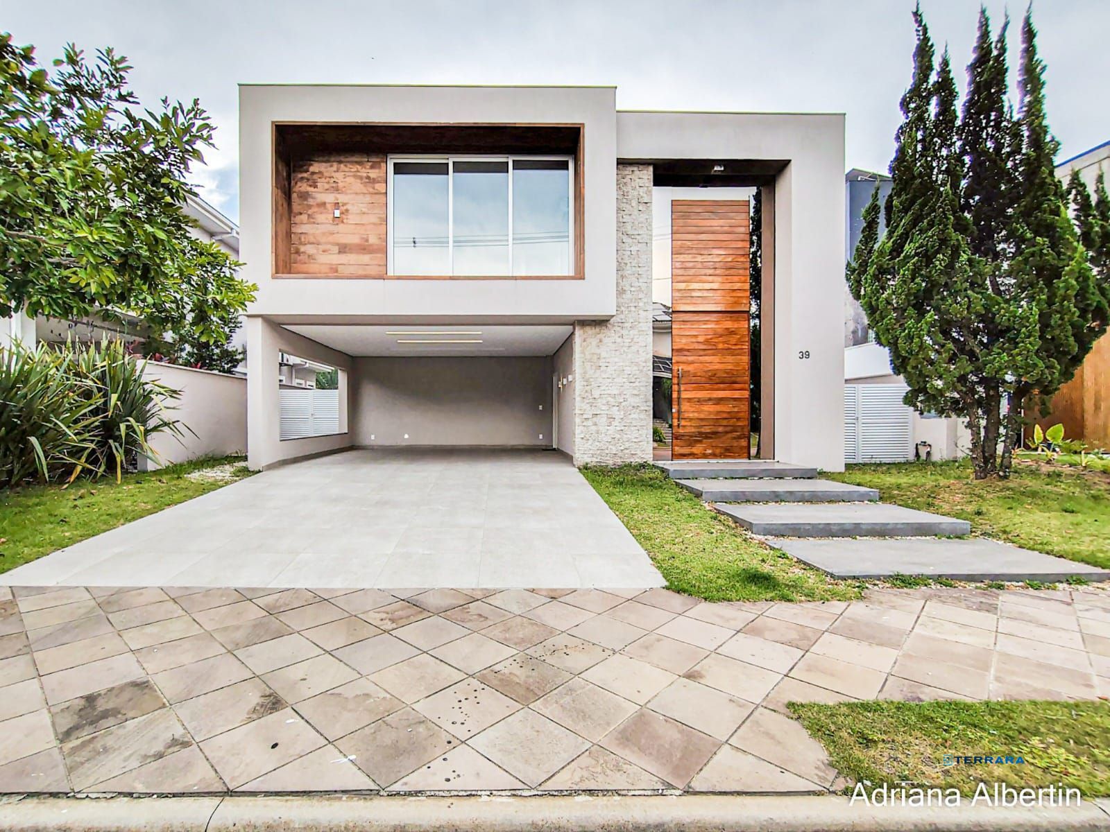 Casa com 400m² e 4 suítes