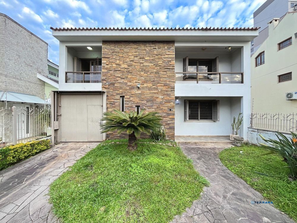 Casa semimobiliada com 5 dormitórios, piscina e 3 vagas no Camaquã Porto Alegre