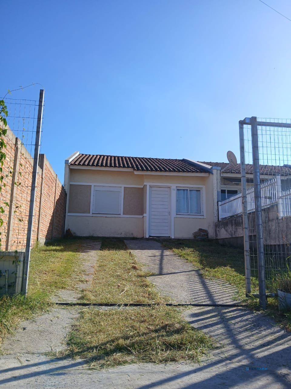 Casa com 02 quartos e 02 vagas no Bairro Costa Gama